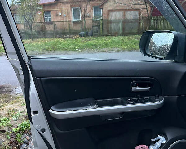 Серый Сузуки Гранд Витара, объемом двигателя 2.4 л и пробегом 236 тыс. км за 9898 $, фото 10 на Automoto.ua