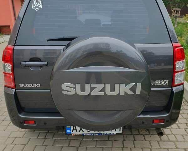 Сузуки Гранд Витара 2010 в Славянске на Automoto.ua Серый Сузуки Гранд Витара, объемом двигателя 2.4 л и пробегом 222 тыс. км за 10000 $, фото 4 на Automoto.ua