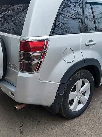 Сірий Сузукі Гранд Вітара, об'ємом двигуна 2.39 л та пробігом 104 тис. км за 8500 $, фото 2 на Automoto.ua