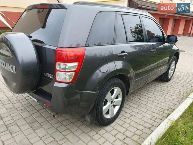 Сузуки Гранд Витара 2010 в Славянске на Automoto.ua Серый Сузуки Гранд Витара, объемом двигателя 2.4 л и пробегом 222 тыс. км за 10000 $, фото 3 на Automoto.ua