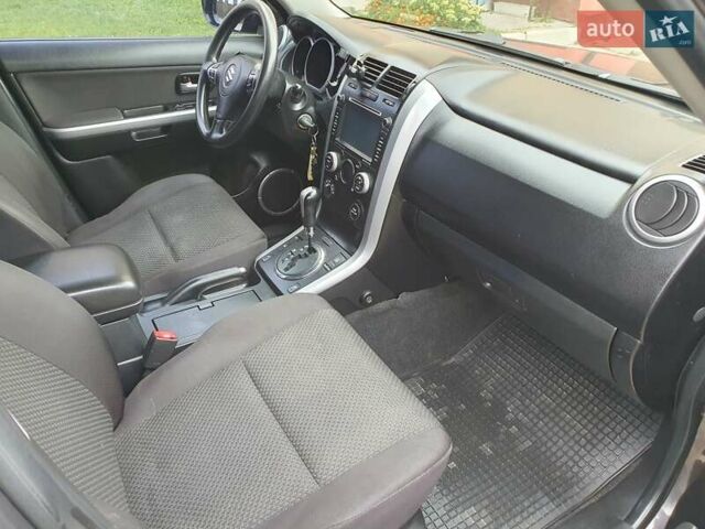 Сузуки Гранд Витара 2010 в Славянске на Automoto.ua Серый Сузуки Гранд Витара, объемом двигателя 2.4 л и пробегом 222 тыс. км за 10000 $, фото 7 на Automoto.ua