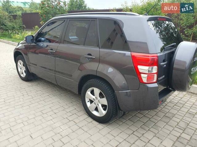 Сузуки Гранд Витара 2010 в Славянске на Automoto.ua Серый Сузуки Гранд Витара, объемом двигателя 2.4 л и пробегом 222 тыс. км за 10000 $, фото 2 на Automoto.ua