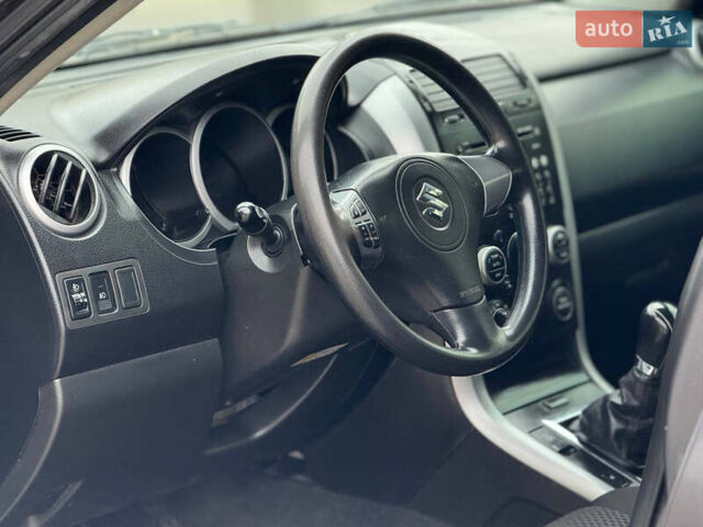 Сузуки Гранд Витара 2010 в Харькове на Automoto.ua Серый Сузуки Гранд Витара, объемом двигателя 2.4 л и пробегом 200 тыс. км за 8750 $, фото 10 на Automoto.ua