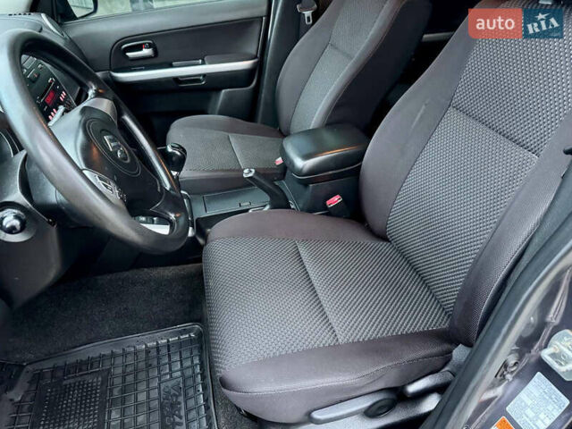 Серый Сузуки Гранд Витара, объемом двигателя 2.4 л и пробегом 200 тыс. км за 8200 $, фото 12 на Automoto.ua