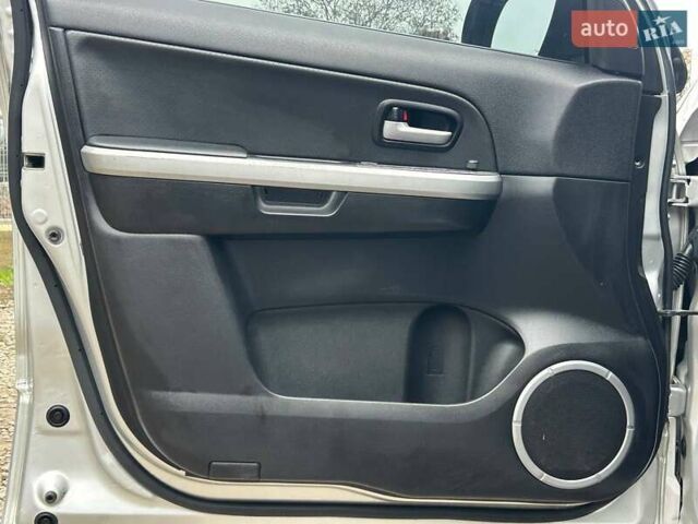 Сірий Сузукі Гранд Вітара, об'ємом двигуна 2.4 л та пробігом 148 тис. км за 8900 $, фото 11 на Automoto.ua