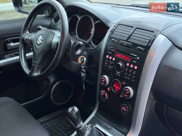 Серый Сузуки Гранд Витара, объемом двигателя 2.4 л и пробегом 200 тыс. км за 8200 $, фото 16 на Automoto.ua