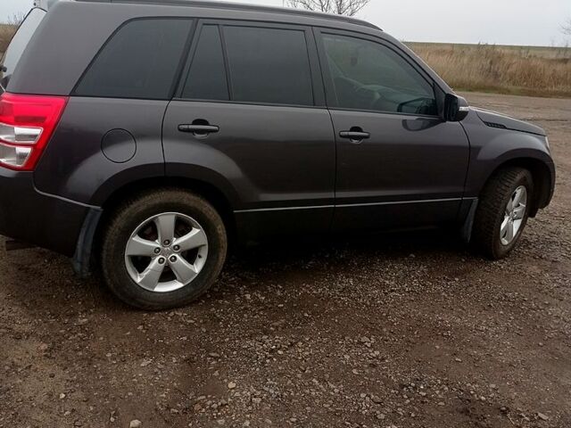 Сірий Сузукі Гранд Вітара, об'ємом двигуна 2.4 л та пробігом 120 тис. км за 10500 $, фото 7 на Automoto.ua