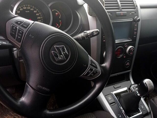 Сірий Сузукі Гранд Вітара, об'ємом двигуна 2.4 л та пробігом 120 тис. км за 10500 $, фото 1 на Automoto.ua