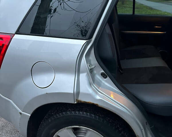 Серый Сузуки Гранд Витара, объемом двигателя 2.4 л и пробегом 236 тыс. км за 9898 $, фото 9 на Automoto.ua