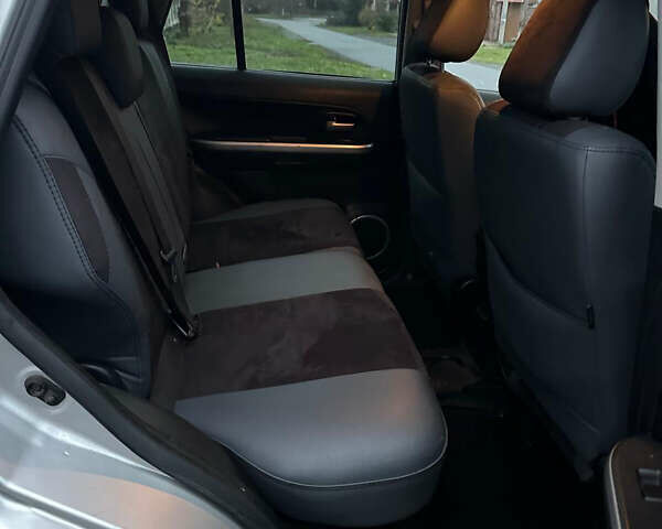 Серый Сузуки Гранд Витара, объемом двигателя 2.4 л и пробегом 236 тыс. км за 9898 $, фото 8 на Automoto.ua