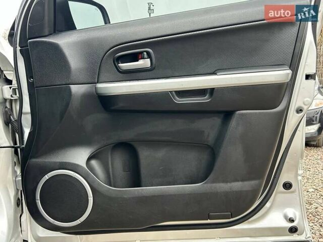 Сірий Сузукі Гранд Вітара, об'ємом двигуна 2.4 л та пробігом 148 тис. км за 8900 $, фото 33 на Automoto.ua