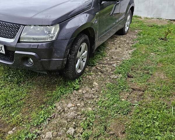 Серый Сузуки Гранд Витара, объемом двигателя 1.9 л и пробегом 300 тыс. км за 8500 $, фото 1 на Automoto.ua