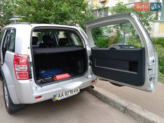 Сузуки Гранд Витара 2011 в Киеве на Automoto.ua Серый Сузуки Гранд Витара, объемом двигателя 2.4 л и пробегом 96 тыс. км за 11087 $, фото 8 на Automoto.ua