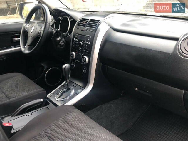 Серый Сузуки Гранд Витара, объемом двигателя 2.39 л и пробегом 202 тыс. км за 9700 $, фото 29 на Automoto.ua
