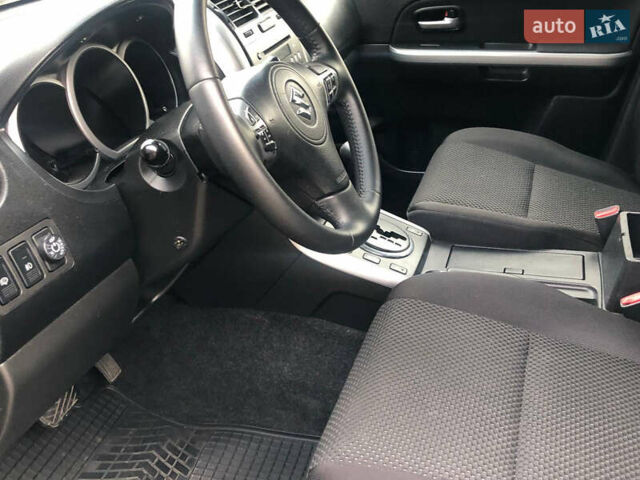 Серый Сузуки Гранд Витара, объемом двигателя 2.39 л и пробегом 202 тыс. км за 9700 $, фото 22 на Automoto.ua