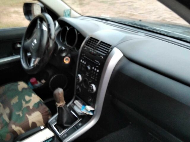 Сірий Сузукі Гранд Вітара, об'ємом двигуна 2.4 л та пробігом 95 тис. км за 12132 $, фото 5 на Automoto.ua