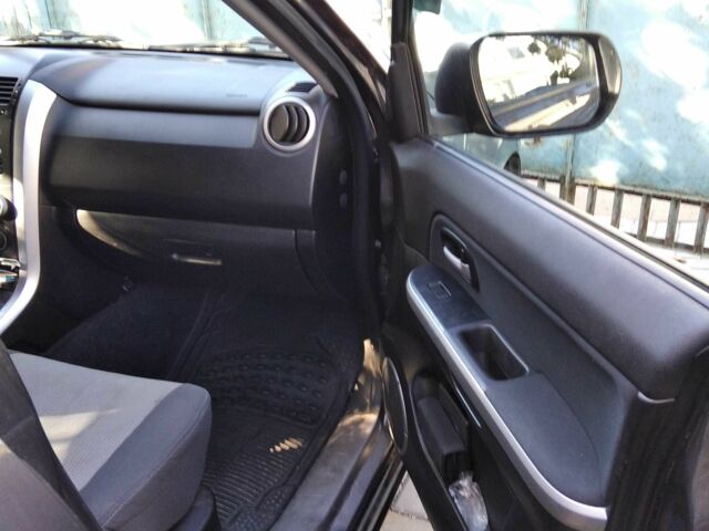 Сірий Сузукі Гранд Вітара, об'ємом двигуна 2.4 л та пробігом 95 тис. км за 12132 $, фото 8 на Automoto.ua