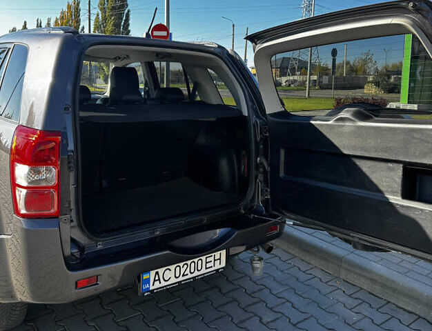 Серый Сузуки Гранд Витара, объемом двигателя 1.87 л и пробегом 231 тыс. км за 12500 $, фото 4 на Automoto.ua