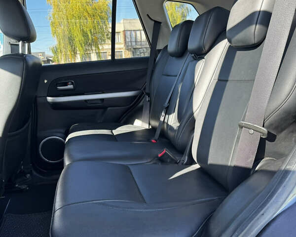 Серый Сузуки Гранд Витара, объемом двигателя 1.87 л и пробегом 231 тыс. км за 12500 $, фото 2 на Automoto.ua