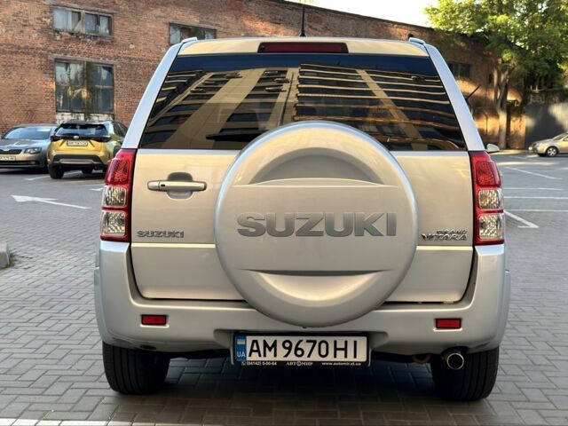 Сірий Сузукі Гранд Вітара, об'ємом двигуна 2.4 л та пробігом 155 тис. км за 11500 $, фото 3 на Automoto.ua