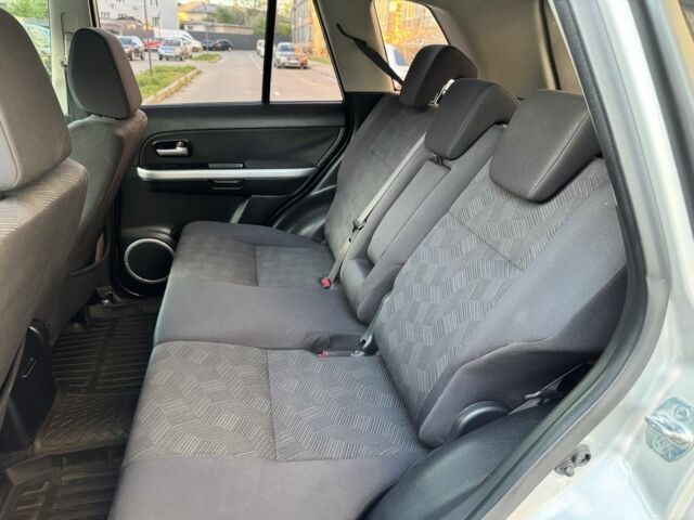 Сірий Сузукі Гранд Вітара, об'ємом двигуна 2.4 л та пробігом 155 тис. км за 11500 $, фото 9 на Automoto.ua