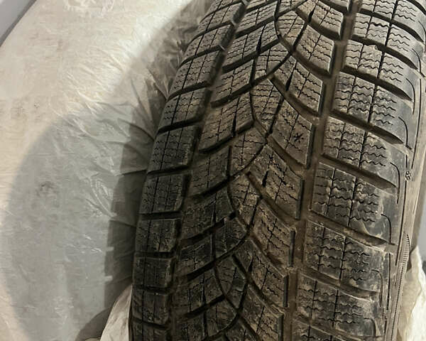 Сузуки Гранд Витара 2015 в Львове на Automoto.ua Серый Сузуки Гранд Витара, объемом двигателя 2.39 л и пробегом 85 тыс. км за 16500 $, фото 22 на Automoto.ua