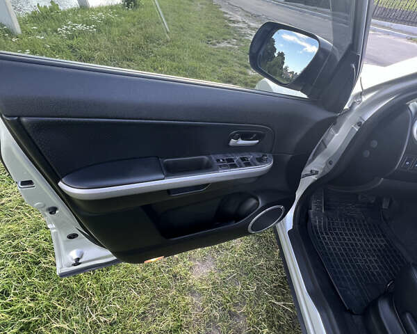 Сузуки Гранд Витара 2015 в Львове на Automoto.ua Серый Сузуки Гранд Витара, объемом двигателя 2.39 л и пробегом 85 тыс. км за 16500 $, фото 20 на Automoto.ua