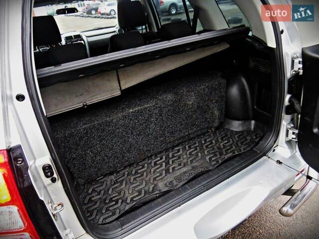 Серый Сузуки Гранд Витара, объемом двигателя 2.39 л и пробегом 271 тыс. км за 14500 $, фото 18 на Automoto.ua