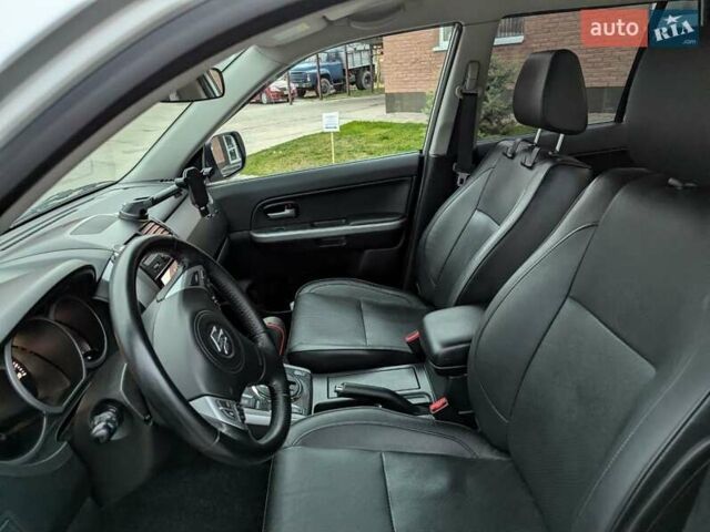 Сузуки Гранд Витара 2016 в Полтаве на Automoto.ua Серый Сузуки Гранд Витара, объемом двигателя 2.4 л и пробегом 71 тыс. км за 16300 $, фото 11 на Automoto.ua