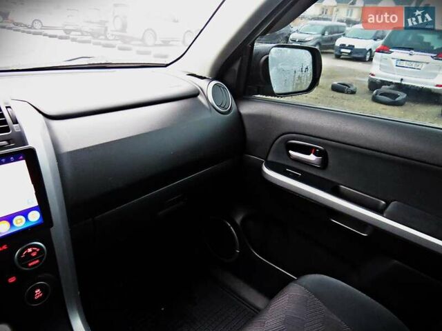 Серый Сузуки Гранд Витара, объемом двигателя 2.39 л и пробегом 271 тыс. км за 14500 $, фото 14 на Automoto.ua