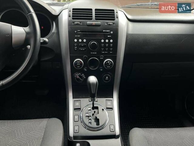 Сірий Сузукі Гранд Вітара, об'ємом двигуна 2.39 л та пробігом 112 тис. км за 11900 $, фото 8 на Automoto.ua