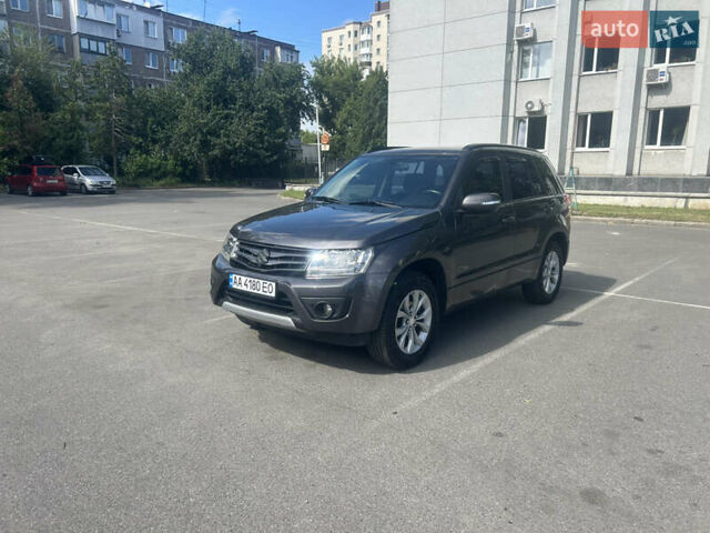 Серый Сузуки Гранд Витара, объемом двигателя 2.39 л и пробегом 110 тыс. км за 12800 $, фото 2 на Automoto.ua