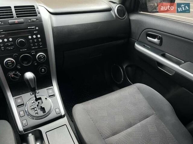 Сірий Сузукі Гранд Вітара, об'ємом двигуна 2.39 л та пробігом 112 тис. км за 11900 $, фото 9 на Automoto.ua