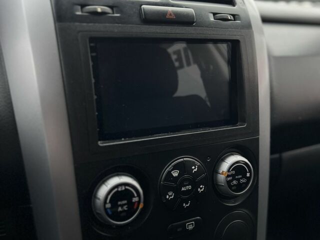 Синій Сузукі Гранд Вітара, об'ємом двигуна 2 л та пробігом 200 тис. км за 7400 $, фото 9 на Automoto.ua