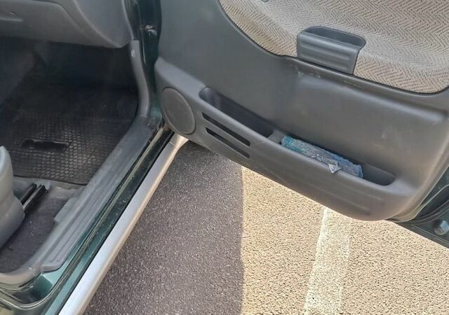 Зелений Сузукі Гранд Вітара, об'ємом двигуна 2 л та пробігом 290 тис. км за 2900 $, фото 6 на Automoto.ua