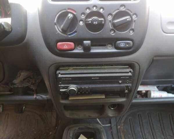 Красный Сузуки Игнис, объемом двигателя 1.33 л и пробегом 320 тыс. км за 1900 $, фото 4 на Automoto.ua