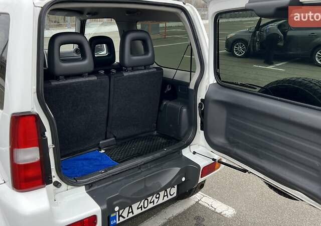 Белый Сузуки Джимни, объемом двигателя 1.3 л и пробегом 81 тыс. км за 9300 $, фото 10 на Automoto.ua