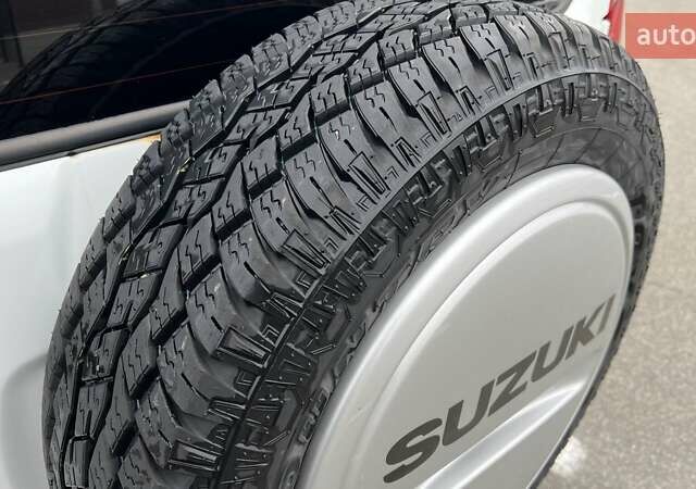 Белый Сузуки Джимни, объемом двигателя 1.3 л и пробегом 81 тыс. км за 9300 $, фото 18 на Automoto.ua