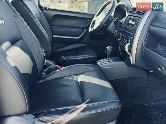 Белый Сузуки Джимни, объемом двигателя 1.33 л и пробегом 87 тыс. км за 13800 $, фото 12 на Automoto.ua