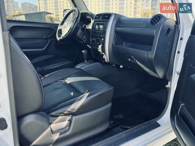 Белый Сузуки Джимни, объемом двигателя 1.33 л и пробегом 87 тыс. км за 13800 $, фото 9 на Automoto.ua