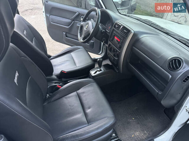 Білий Сузукі Джімні, об'ємом двигуна 1.33 л та пробігом 72 тис. км за 13400 $, фото 23 на Automoto.ua