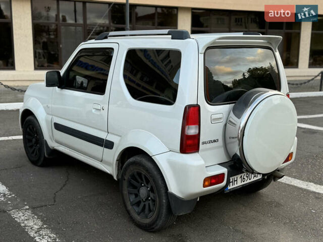 Белый Сузуки Джимни, объемом двигателя 1.33 л и пробегом 87 тыс. км за 13800 $, фото 3 на Automoto.ua