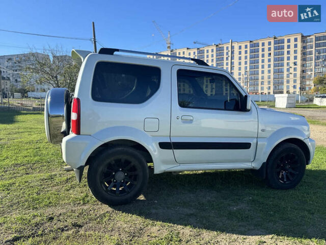 Білий Сузукі Джімні, об'ємом двигуна 1.33 л та пробігом 72 тис. км за 13400 $, фото 1 на Automoto.ua