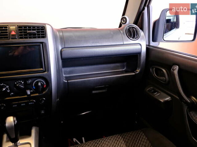 Білий Сузукі Джімні, об'ємом двигуна 1.3 л та пробігом 122 тис. км за 14900 $, фото 35 на Automoto.ua