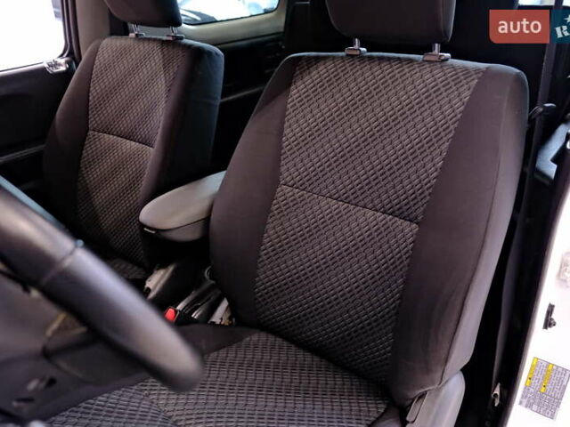 Білий Сузукі Джімні, об'ємом двигуна 1.3 л та пробігом 122 тис. км за 14900 $, фото 26 на Automoto.ua