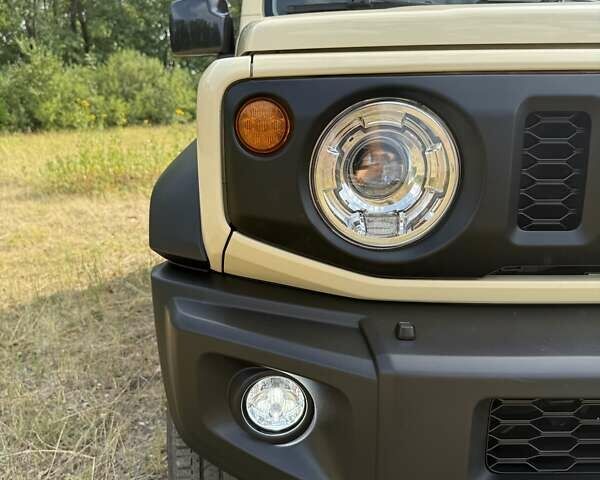Білий Сузукі Джімні, об'ємом двигуна 1.46 л та пробігом 40 тис. км за 19900 $, фото 12 на Automoto.ua