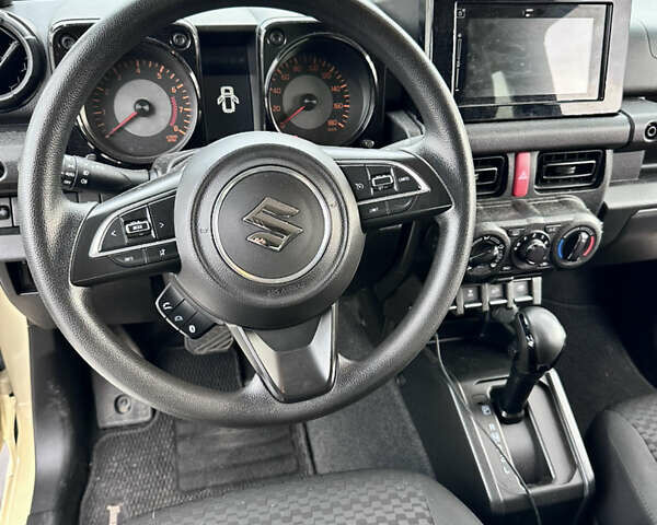 Белый Сузуки Джимни, объемом двигателя 1.46 л и пробегом 47 тыс. км за 22500 $, фото 13 на Automoto.ua