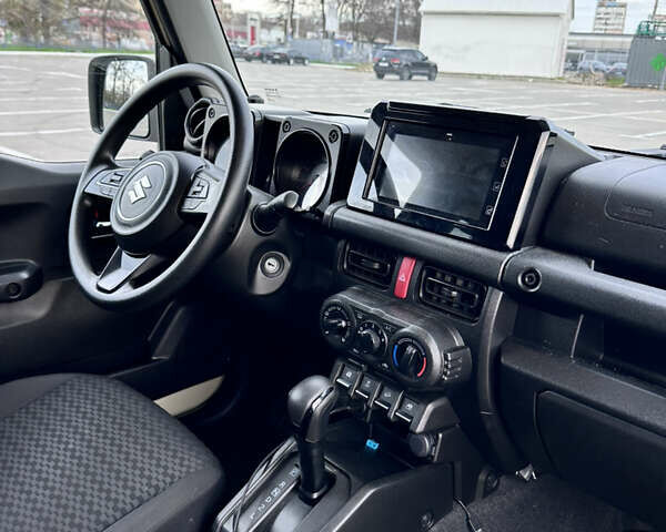 Белый Сузуки Джимни, объемом двигателя 1.46 л и пробегом 47 тыс. км за 22500 $, фото 7 на Automoto.ua