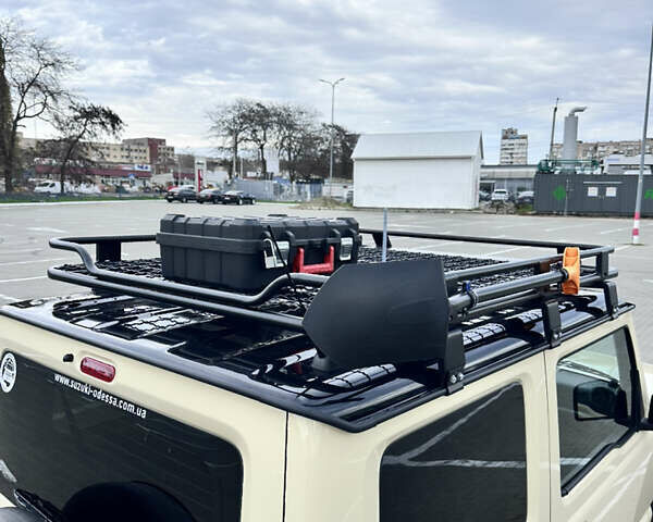 Белый Сузуки Джимни, объемом двигателя 1.46 л и пробегом 47 тыс. км за 22500 $, фото 5 на Automoto.ua