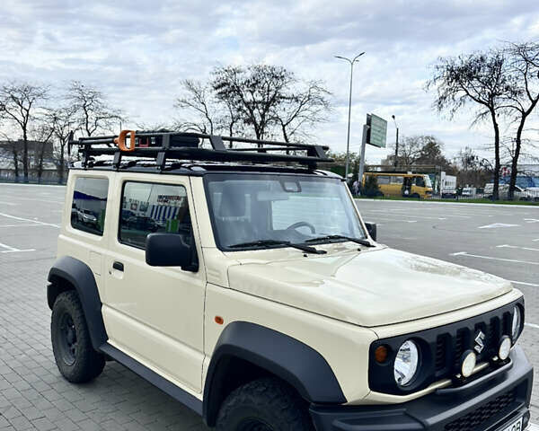 Белый Сузуки Джимни, объемом двигателя 1.46 л и пробегом 47 тыс. км за 22500 $, фото 3 на Automoto.ua